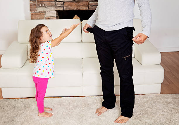 Cha mẹ trả lời thế nào khi con xin tiền? Câu trả lời có thể ảnh hưởng đến thói quen tiền bạc và tương lai của trẻ - Ảnh 4.