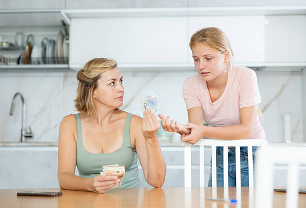 Cha mẹ trả lời thế nào khi con xin tiền? Câu trả lời có thể ảnh hưởng đến thói quen tiền bạc và tương lai của trẻ - Ảnh 3.
