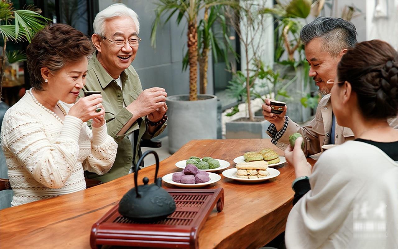 Sau tuổi 60, người cao tuổi nên tránh nói 2 điều này với người quen để giữ bình yên tuổi già - Ảnh 2.