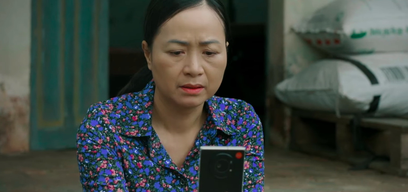L&atilde;o C&ocirc;ng ( NSƯT Hồ Phong ) nghi ngờ con g&aacute;i trong tập 5 phim Lửa trắng hấp dẫn - Ảnh 4.
