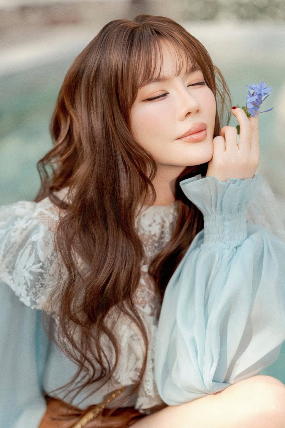 Ngọc Trinh diện váy cưới 2 mảnh quyến rũ , Lý Nhã Kỳ đẹp rạng rỡ tuổi 44 - Ảnh 7.