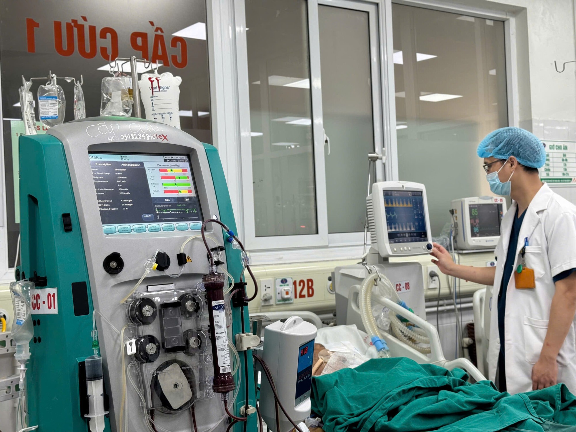 Sau bữa rượu, người đàn ông 64 tuổi ở Hà Nội rơi vào nguy kịch 1 Sau bữa rượu, người đàn ông 64 tuổi ở Hà Nội rơi vào nguy kịch - Ảnh 1.