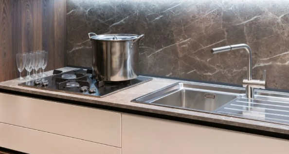 Tháng 7 âm và 5 lỗi nhiều nhà mắc khiến nhà bếp bất tiện - lỗi đầu tiên phổ biến nhưng ít người để ý - Ảnh 1.