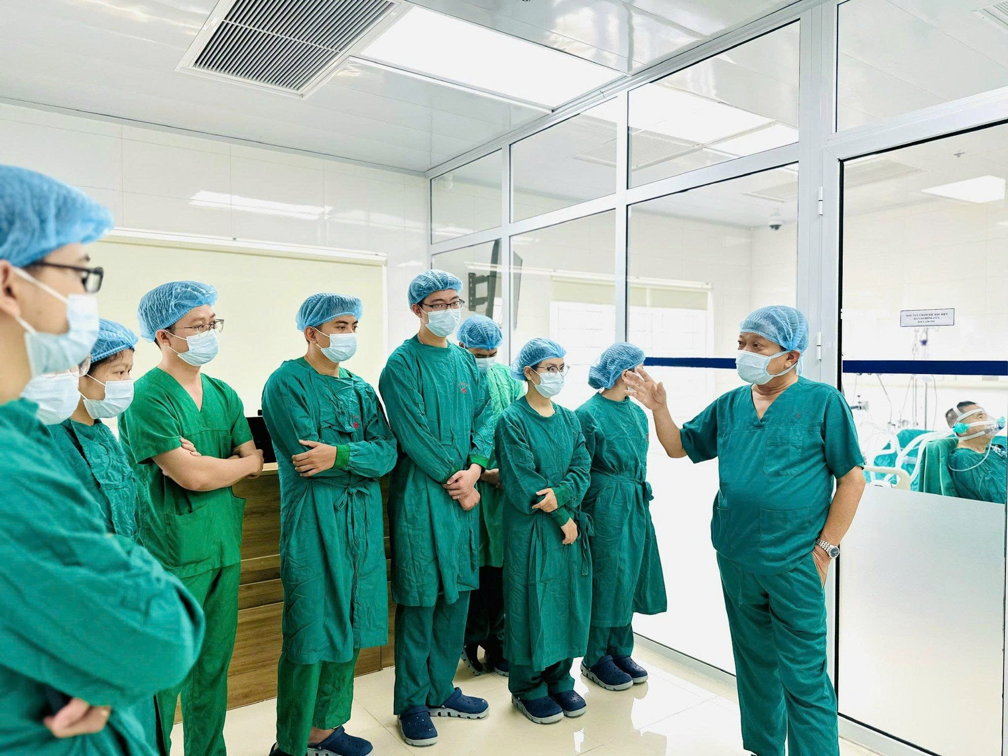 Mang b&igrave;nh oxy đi từ Nam ra Bắc, người đ&agrave;n &ocirc;ng được hồi sinh từ l&aacute; phổi của c&ocirc; g&aacute;i 22 tuổi - Ảnh 7.