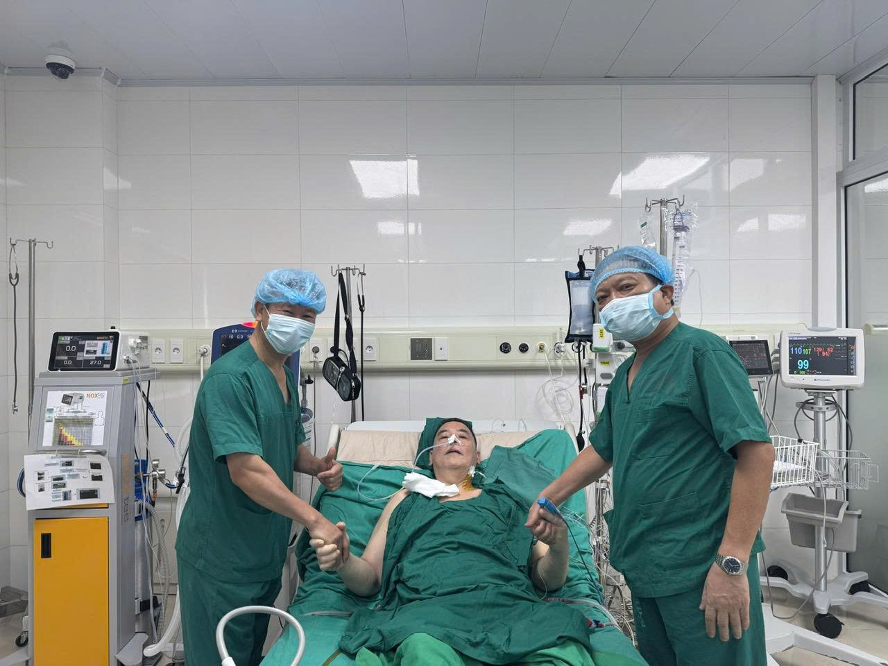 Mang b&igrave;nh oxy đi từ Nam ra Bắc, người đ&agrave;n &ocirc;ng được hồi sinh từ l&aacute; phổi của c&ocirc; g&aacute;i 22 tuổi - Ảnh 5.