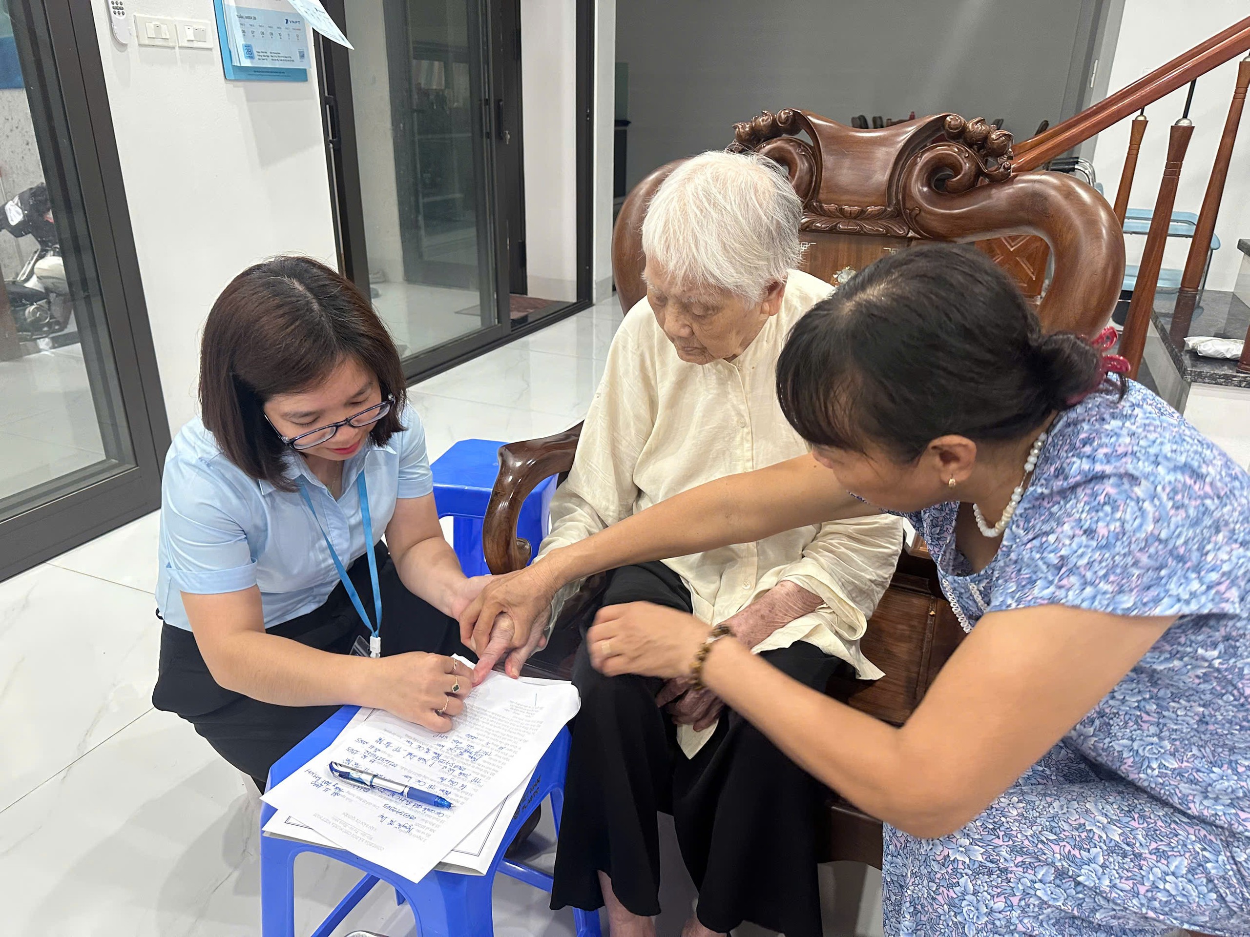 Hà Nội cảnh báo lừa đảo trong đợt bổ sung hồ sơ BHXH , người hưởng lương hưu cần chú ý - Ảnh 2.