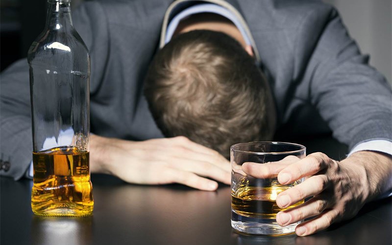 Sau bữa rượu, người đàn ông 64 tuổi ở Hà Nội rơi vào nguy kịch 2 Sau bữa rượu, người đàn ông 64 tuổi ở Hà Nội rơi vào nguy kịch - Ảnh 2.