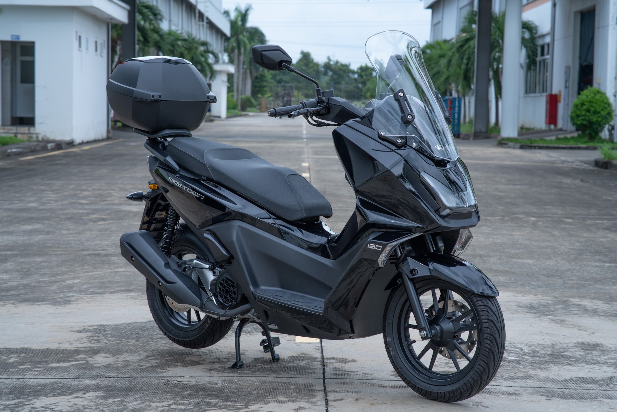 Ngang tầm SH, xe ga 150cc gi&aacute; 72 triệu đồng, c&oacute; ABS 2 k&ecirc;nh, TCS xuất hiện tr&ecirc;n thị trường Việt Nam - Ảnh 2.