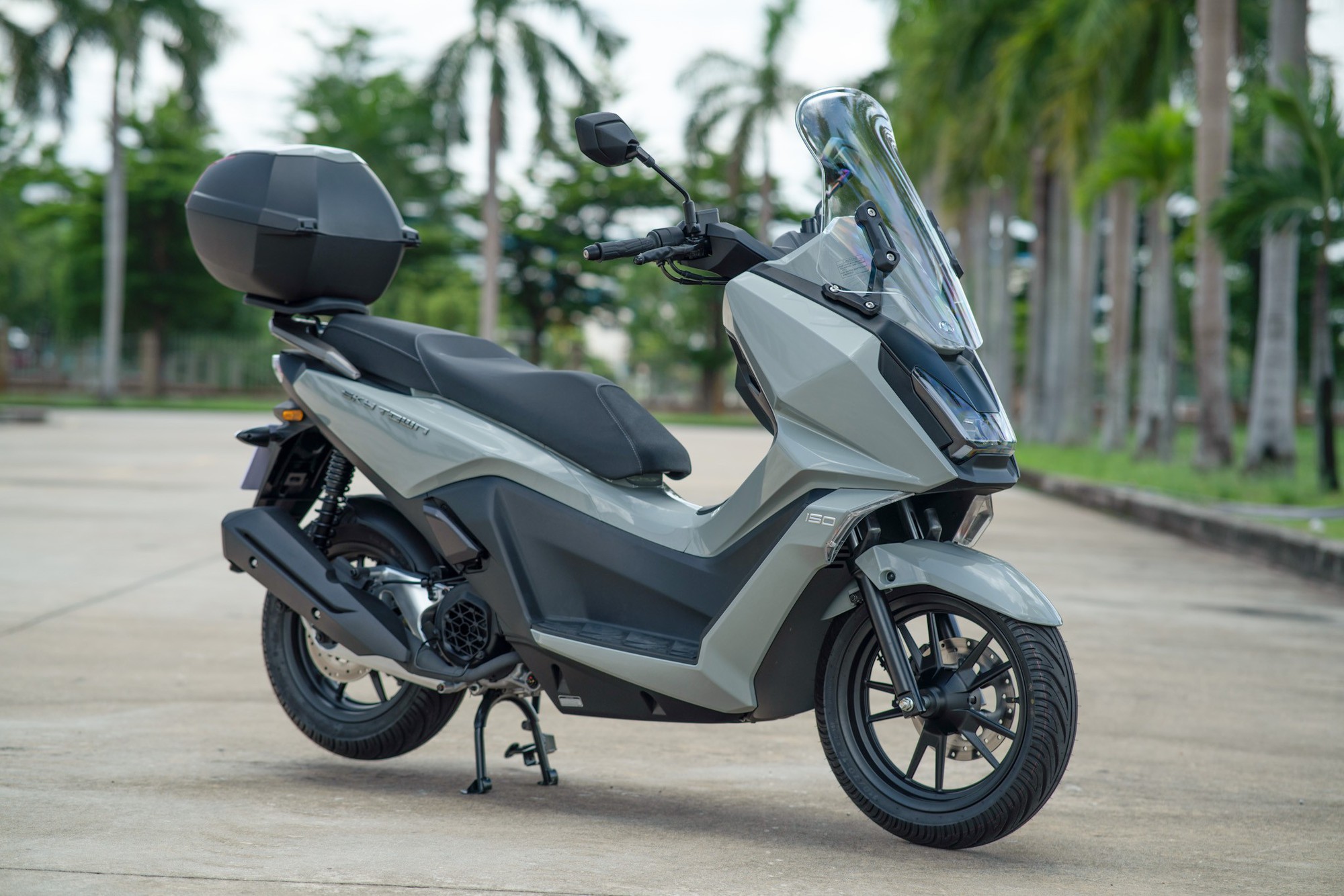 Ngang tầm SH, xe ga 150cc gi&aacute; 72 triệu đồng, c&oacute; ABS 2 k&ecirc;nh, TCS xuất hiện tr&ecirc;n thị trường Việt Nam - Ảnh 3.