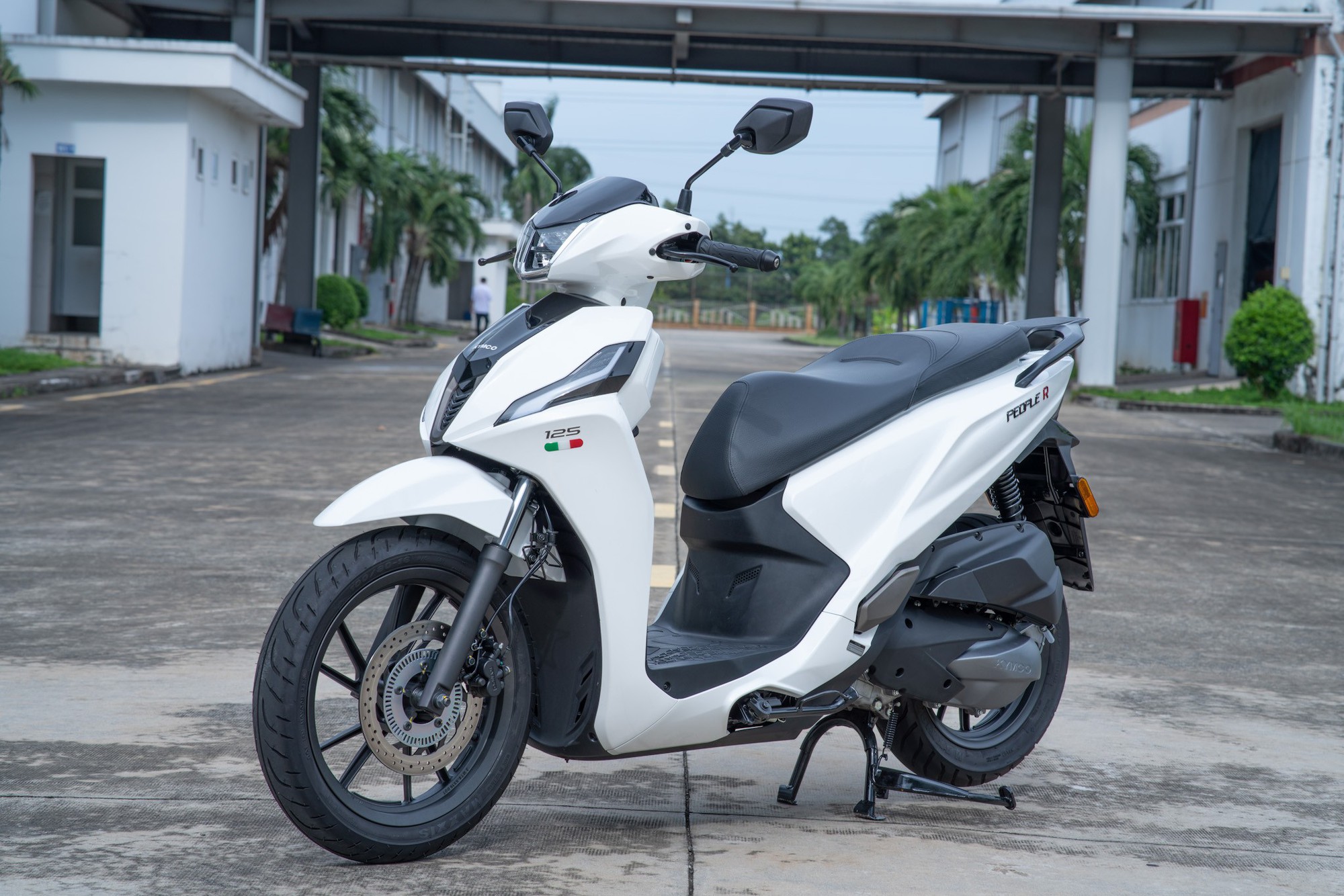 Cạnh tranh trực tiếp SH 125i, xe ga 125cc trang bị cao cấp, thiết kế sang trọng gi&aacute; rẻ hơn hẳn khiến d&acirc;n t&igrave;nh dậy s&oacute;ng - Ảnh 2.