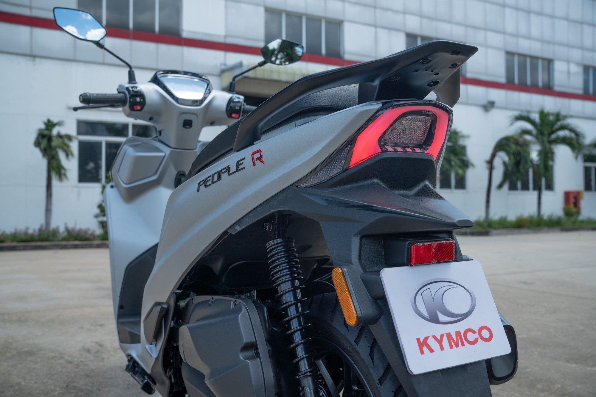 Cạnh tranh trực tiếp SH 125i, xe ga 125cc trang bị cao cấp, thiết kế sang trọng gi&aacute; rẻ hơn hẳn khiến d&acirc;n t&igrave;nh dậy s&oacute;ng - Ảnh 5.