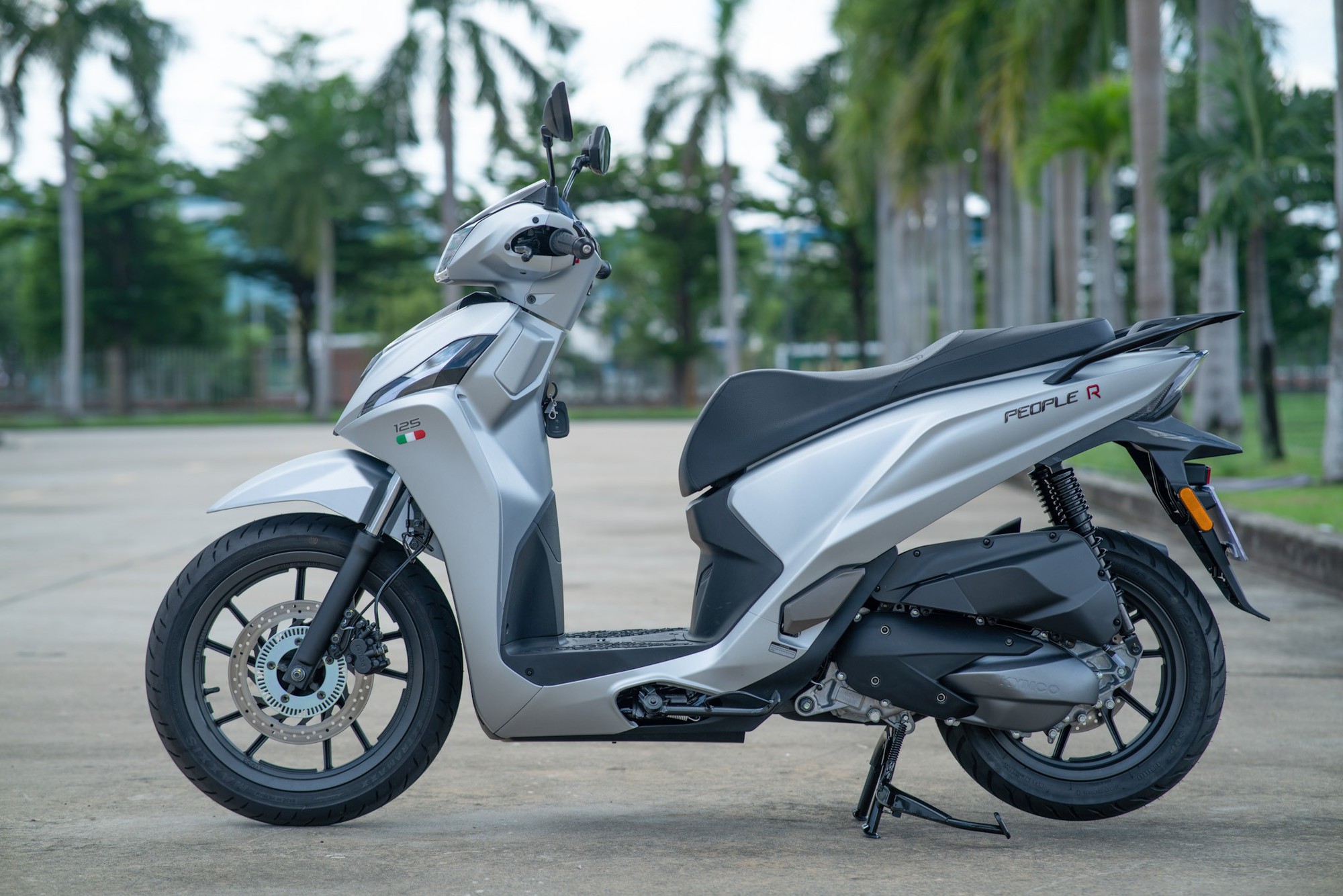 Cạnh tranh trực tiếp SH 125i, xe ga 125cc trang bị cao cấp, thiết kế sang trọng gi&aacute; rẻ hơn hẳn khiến d&acirc;n t&igrave;nh dậy s&oacute;ng - Ảnh 6.
