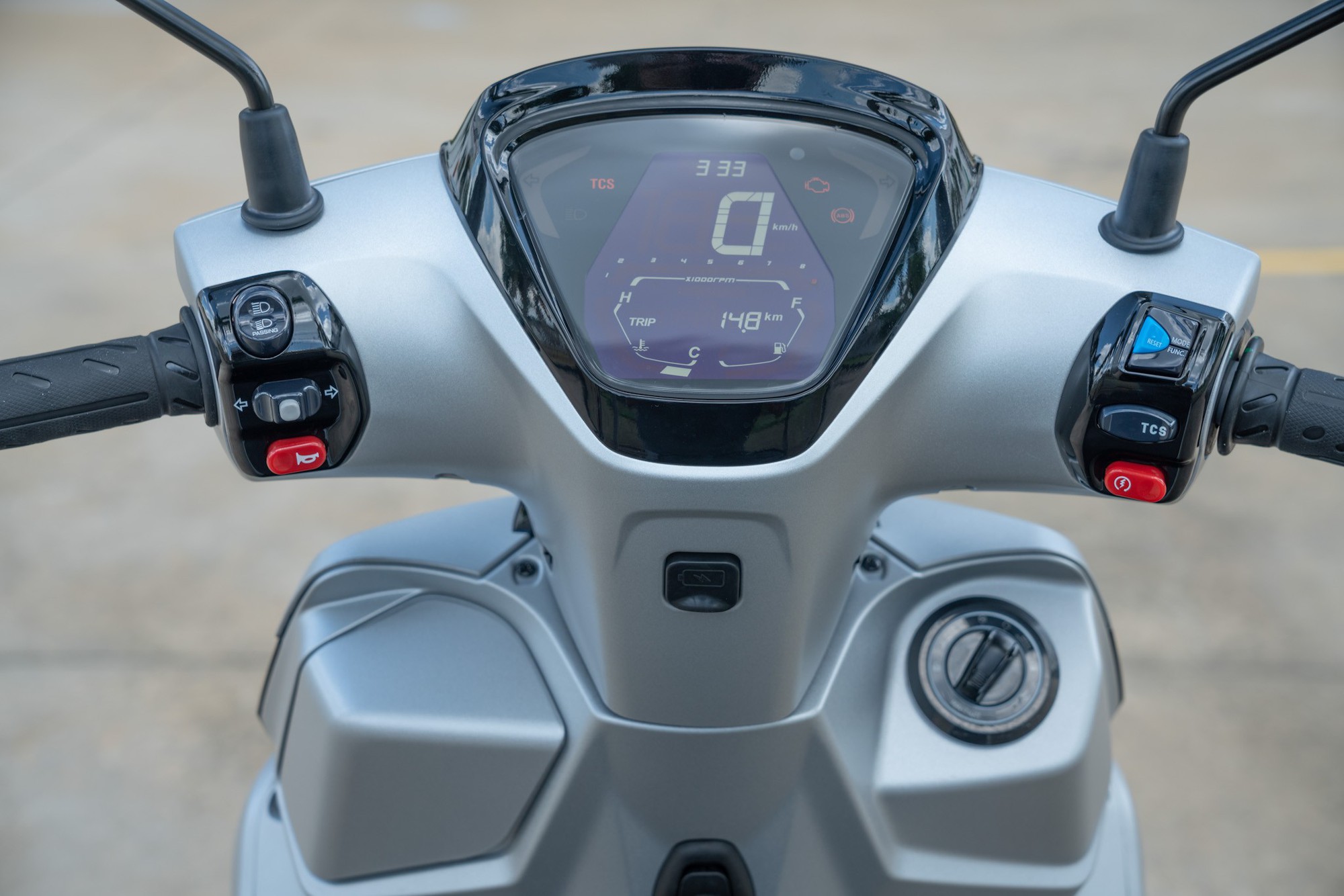 Cạnh tranh trực tiếp SH 125i, xe ga 125cc trang bị cao cấp, thiết kế sang trọng gi&aacute; rẻ hơn hẳn khiến d&acirc;n t&igrave;nh dậy s&oacute;ng - Ảnh 8.