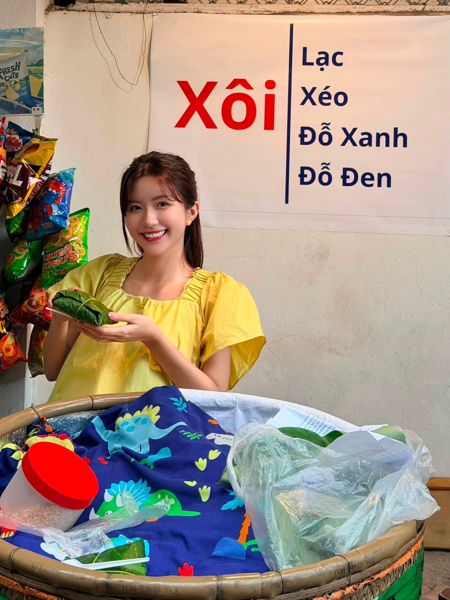 Quỳnh Nga tình tứ bên Việt Anh tại sinh nhật Vân Hugo - Ảnh 8.