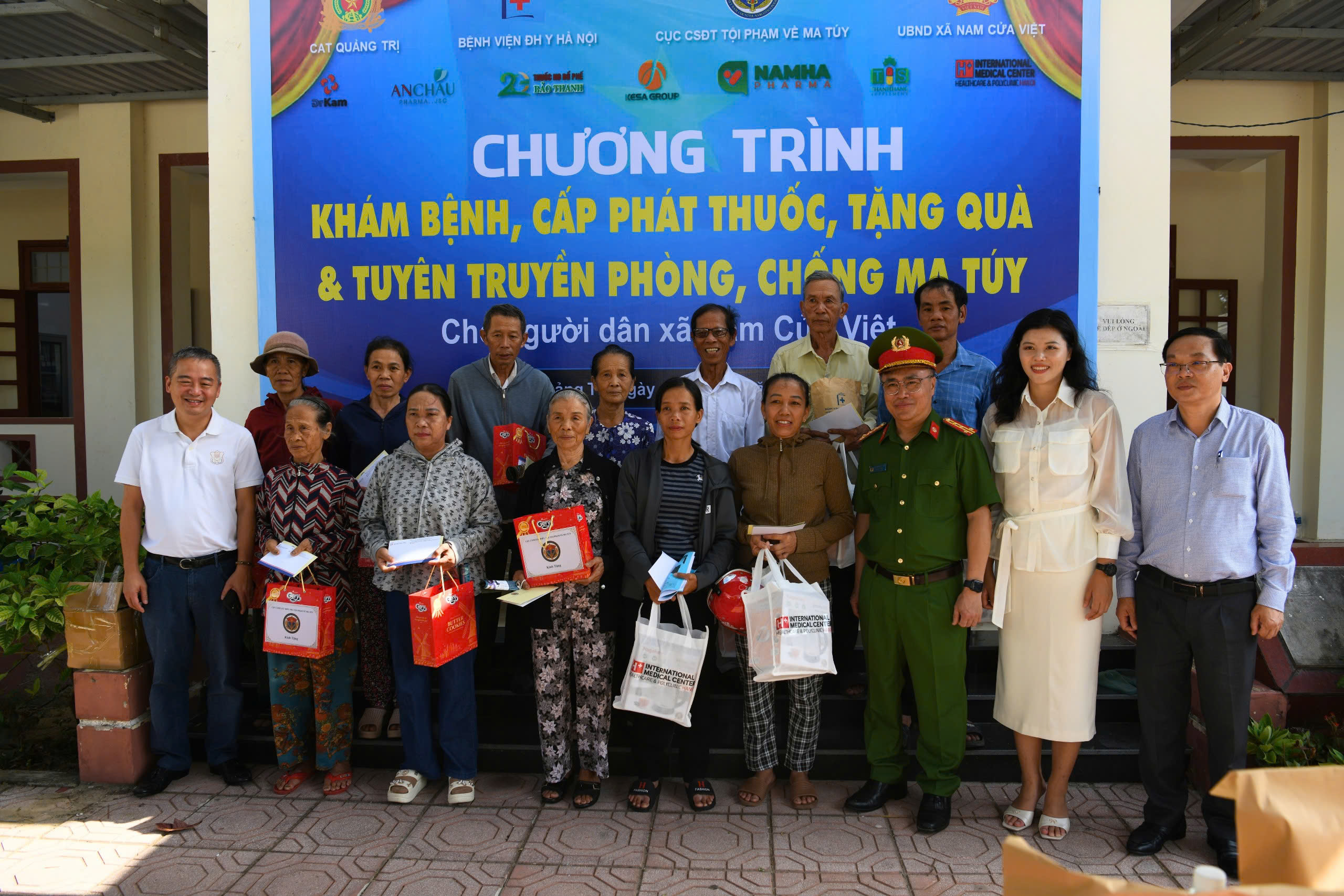 Kh&aacute;m bệnh, cấp ph&aacute;t thuốc v&agrave; tuy&ecirc;n truyền ph&ograve;ng, chống ma t&uacute;y tại Quảng Trị - Ảnh 3.