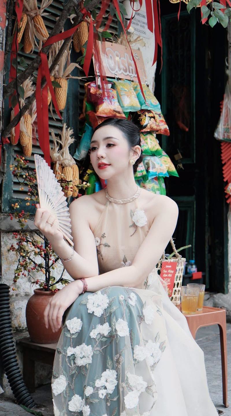 Quỳnh Nga tình tứ bên Việt Anh tại sinh nhật Vân Hugo - Ảnh 3.