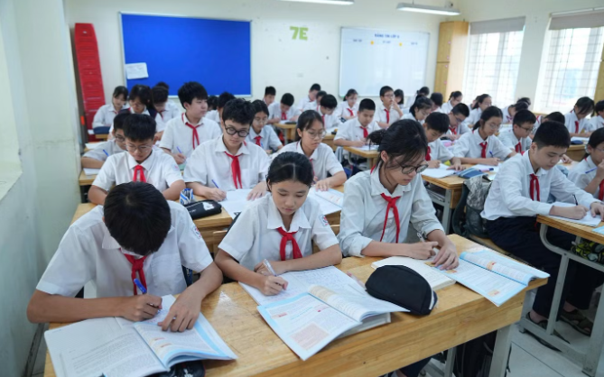 Hơn 200.000 học sinh Nghệ An được mượn s&aacute;ch gi&aacute;o khoa miễn ph&iacute;, dự kiến từ năm học tới - Ảnh 4.