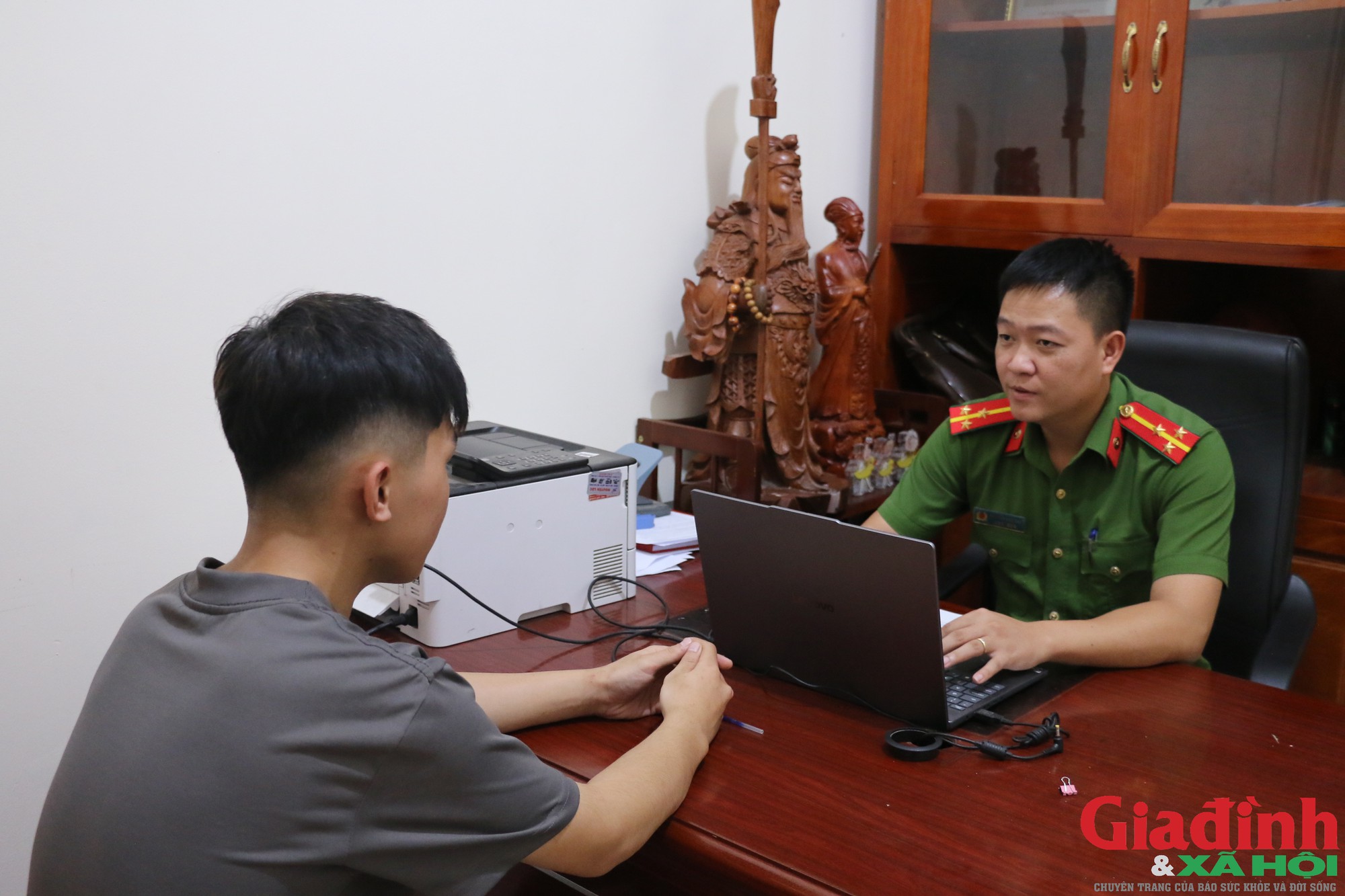 Cảm h&oacute;a thanh thiếu ni&ecirc;n chưa ngoan - Ảnh 1.
