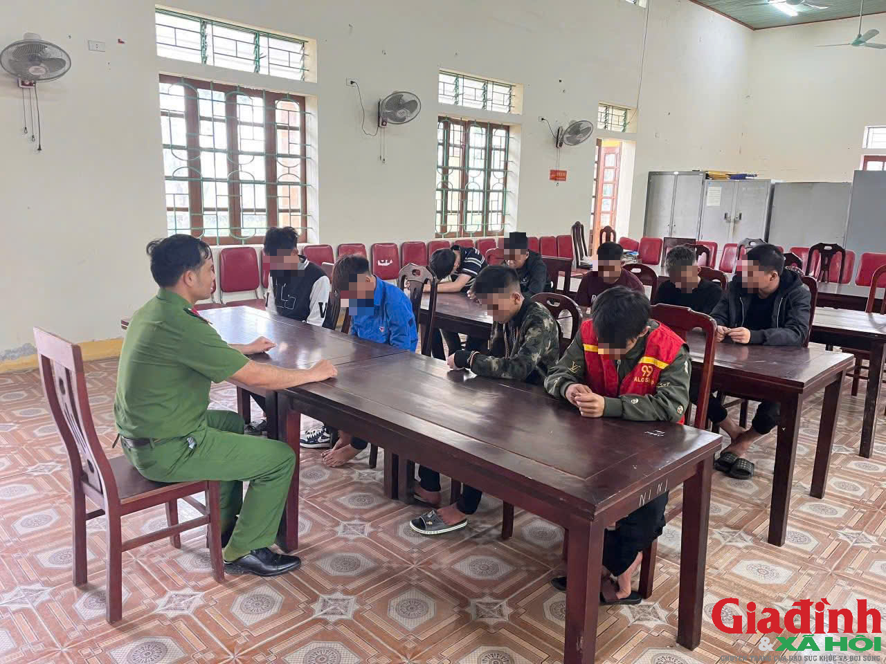 Cảm h&oacute;a thanh thiếu ni&ecirc;n chưa ngoan - Ảnh 2.