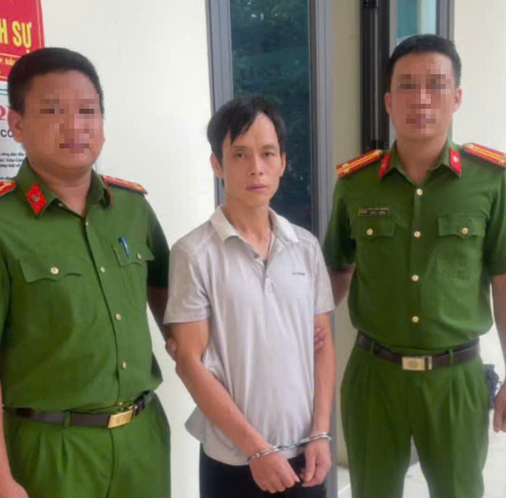 G&atilde; thanh ni&ecirc;n Hải Ph&ograve;ng trộm tiền tr&ecirc;n ban thờ trong đ&ecirc;m khuya - Ảnh 1.