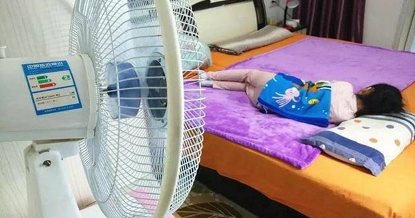 B&iacute; quyết d&ugrave;ng quạt cho trẻ nhỏ, m&aacute;t mẻ quanh năm, kh&ocirc;ng lo ho, cảm lạnh - Ảnh 1.