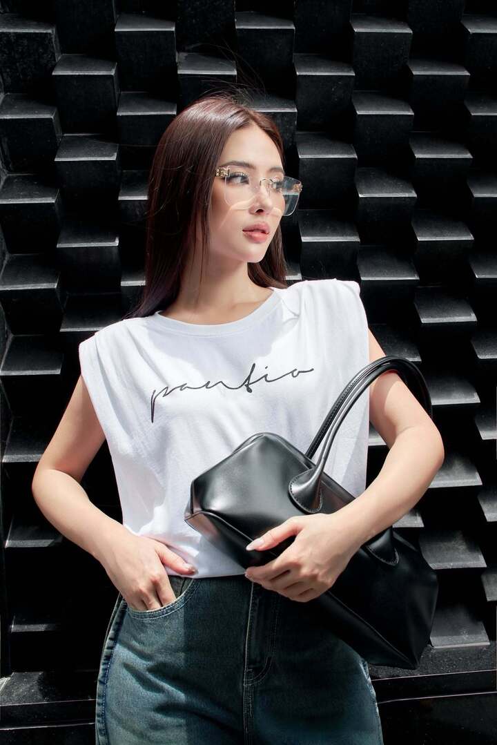 Nữ diễn vi&ecirc;n qu&ecirc; Quảng Ninh bạn g&aacute;i &ocirc;ng tr&ugrave;m trong phim 'Lửa trắng', l&agrave; diễn vi&ecirc;n m&uacute;a từng đ&oacute;ng 'G&aacute;i ng&agrave;n đ&ocirc;' - Ảnh 6.