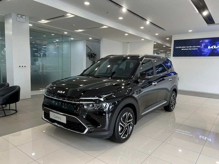 Gi&aacute; lăn b&aacute;nh Kia Carens 2026 thấp nhất , SUV 7 chỗ rẻ ngang Hyundai Accent - Ảnh 2.