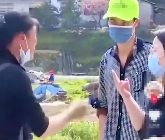Bị vợ lừa dối suốt nhiều năm, chồng chọn c&aacute;ch 'trả đũa' g&acirc;y ngỡ ng&agrave;ng trước cửa nh&agrave; bố mẹ vợ - Ảnh 1.