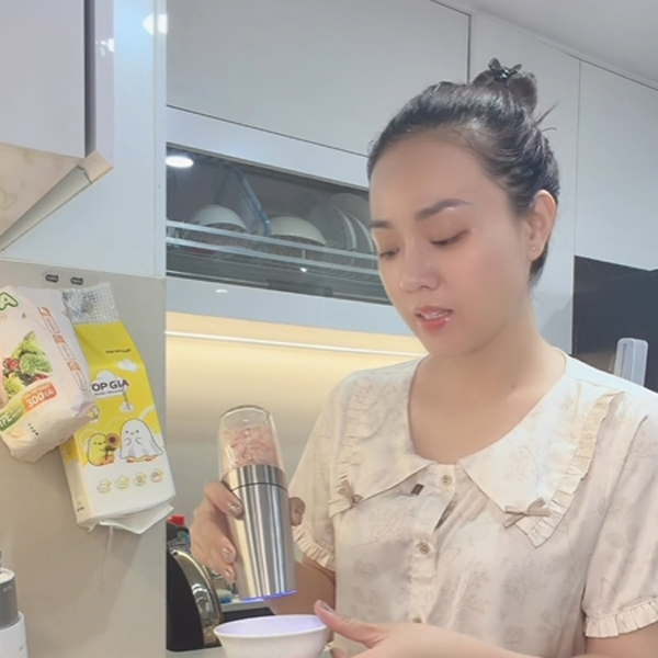 &Aacute;p lực của vợ NSND C&ocirc;ng L&yacute; - Ảnh 1.