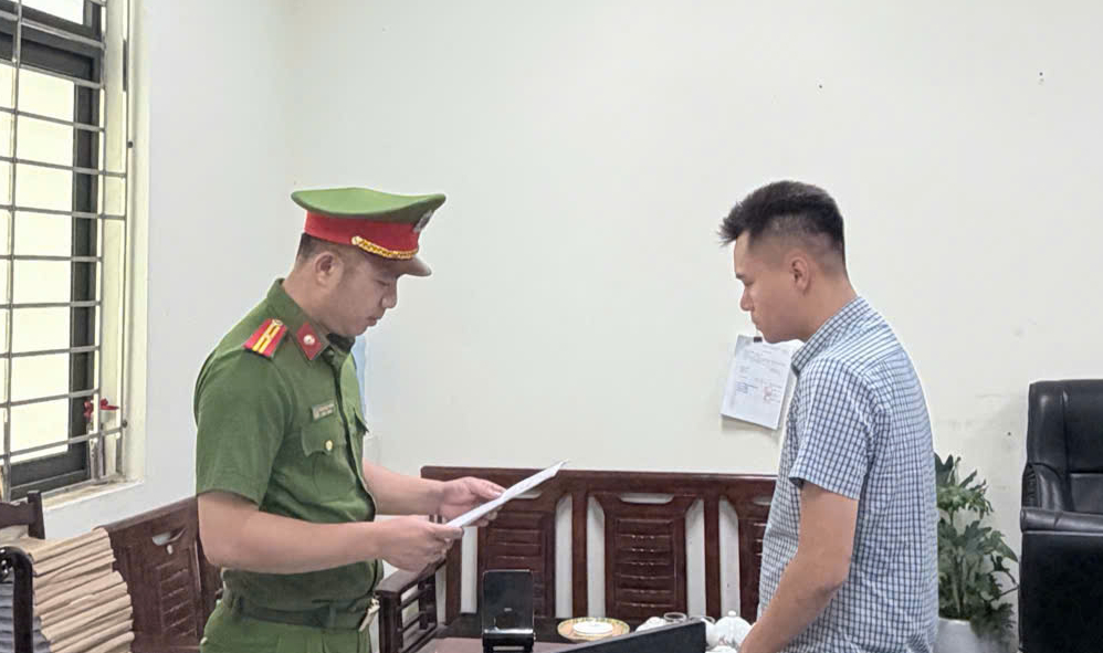 Tài xế taxi chiếm đoạt tiền của nhiều doanh nghiệp - Ảnh 1.