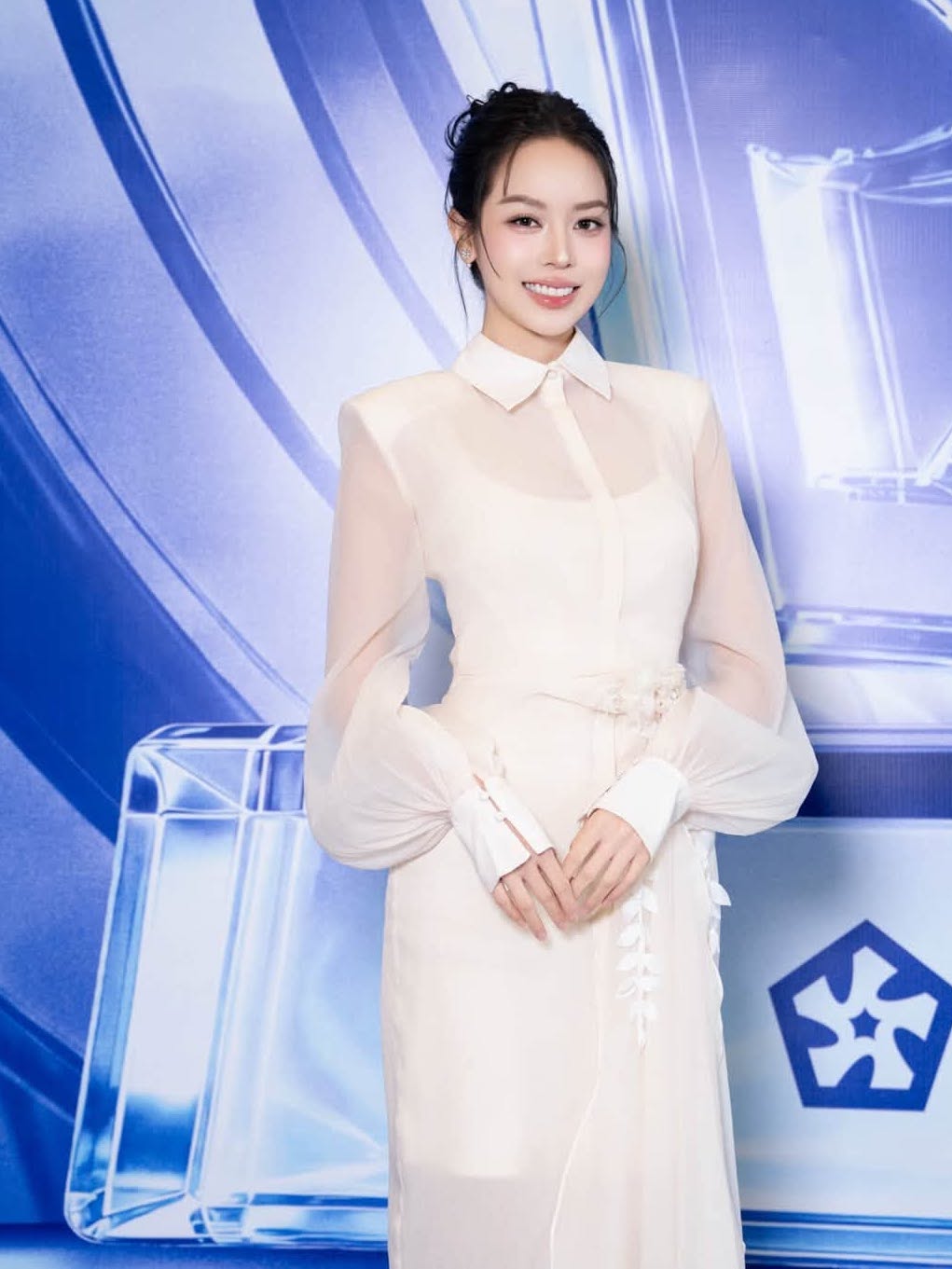 Thanh thủy v&agrave; Lương th&ugrave;y Linh ' đọ sắc ' với nhan sắc cuốn h&uacute;t tại H&agrave; Nội 2026 - Ảnh 7.