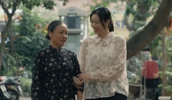 Diệu (Quỳnh Ch&acirc;u) bất ngờ thể hiện t&igrave;nh cảm với Sinh (Quang Sự) - Ảnh 1.