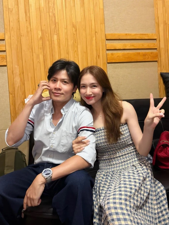H&ograve;a Minzy v&agrave; Nguyễn Văn Chung g&acirc;y ch&uacute; &yacute; trong Tin sao 27 / 7 c&ugrave;ng Jennifer Phạm - Ảnh 7.