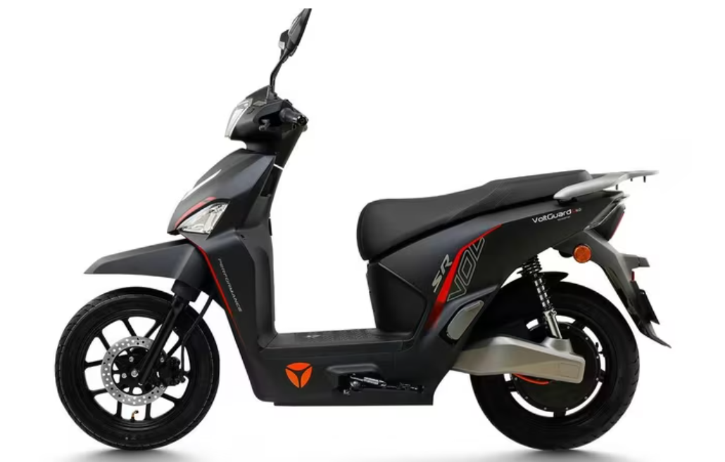 Cầm l&aacute;i xe m&aacute;y điện gi&aacute; 36 triệu đồng đi 200km/lần sạc, động cơ chống nước, pin LFP đ&aacute;ng tiền nhất ph&acirc;n kh&uacute;c - Ảnh 4.