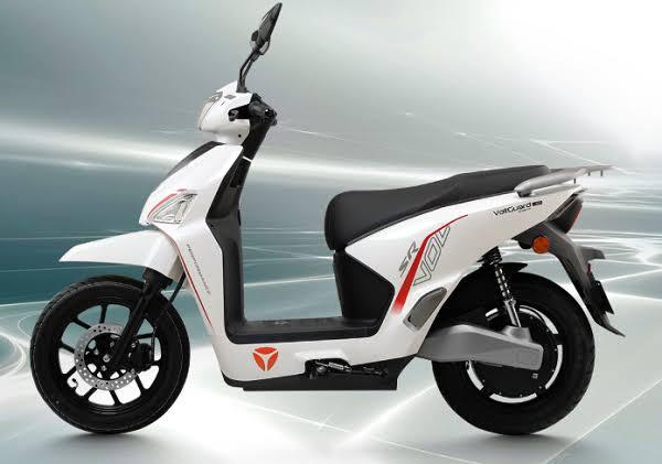 Cầm l&aacute;i xe m&aacute;y điện gi&aacute; 36 triệu đồng đi 200km/lần sạc, động cơ chống nước, pin LFP đ&aacute;ng tiền nhất ph&acirc;n kh&uacute;c - Ảnh 2.