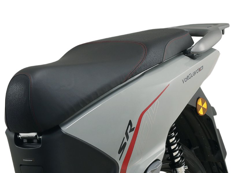 Cầm l&aacute;i xe m&aacute;y điện gi&aacute; 36 triệu đồng đi 200km/lần sạc, động cơ chống nước, pin LFP đ&aacute;ng tiền nhất ph&acirc;n kh&uacute;c - Ảnh 6.