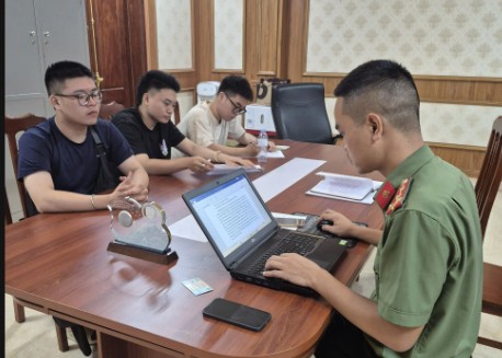 C&ocirc;ng an x&aacute;c minh 3 người đăng clip phản cảm về chương tr&igrave;nh quy tập h&agrave;i cốt liệt sĩ - Ảnh 1.