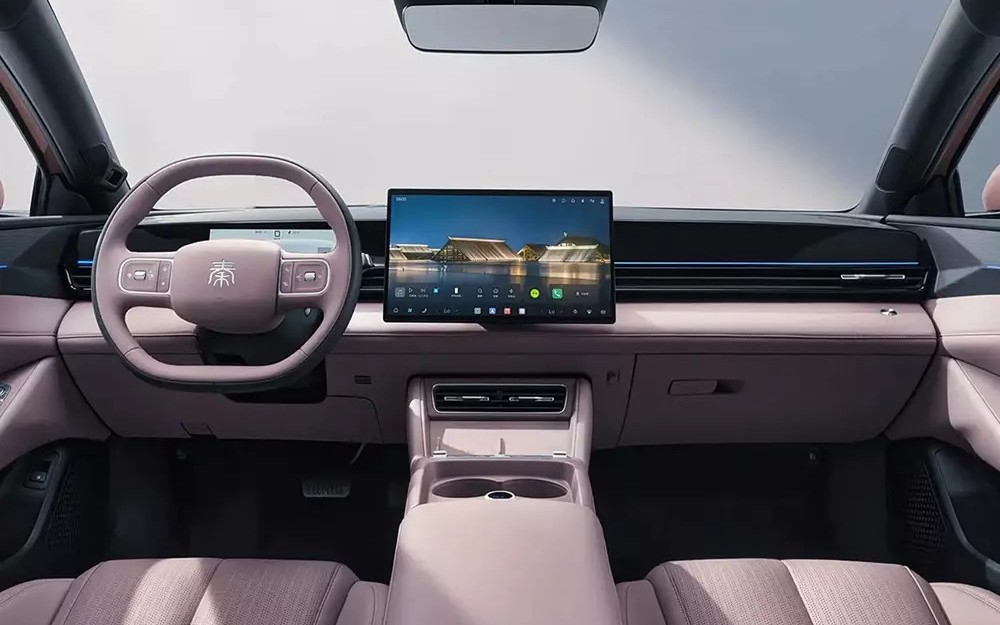 Cạnh tranh Toyota Camry, sedan cao cấp thuần điện gi&aacute; 388 triệu đồng, mạnh 224 m&atilde; lực, n&acirc;ng cấp c&ocirc;ng nghệ - Ảnh 1.