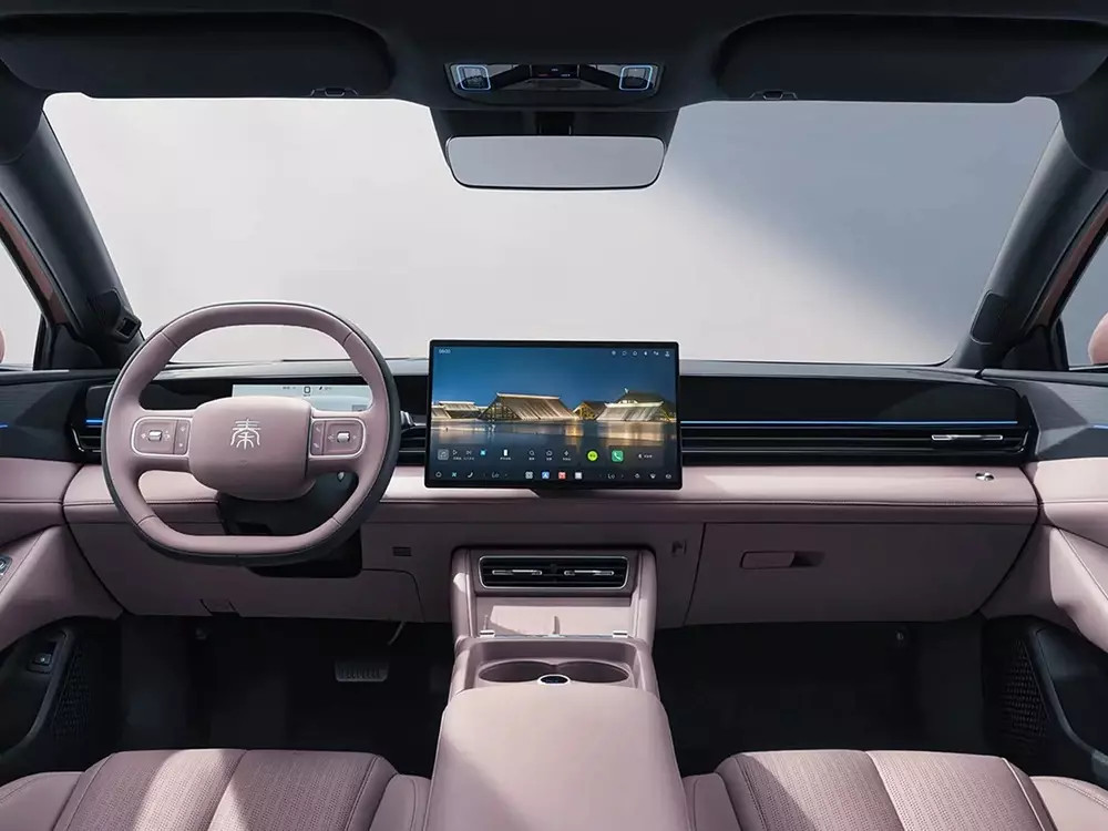 Sedan cao cấp giá 402 triệu đồng và công nghệ sạc siêu tốc tại Việt Nam 2026 - Ảnh 5.