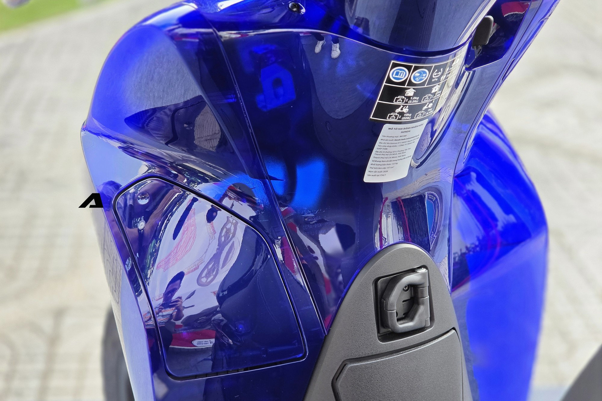 Gi&aacute; Honda SH 150i Vetro 2 - in - 1 Edition l&ecirc;n tới 250 triệu đồng tại Việt Nam - Ảnh 3.