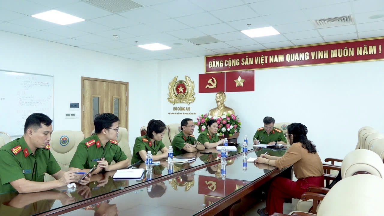 Phim 'Lửa trắng' c&oacute; lộ nghiệp vụ khi x&acirc;y dựng nh&acirc;n vật l&agrave;m 'nội gi&aacute;n' trong tổ chức ma t&uacute;y?   - Ảnh 3.