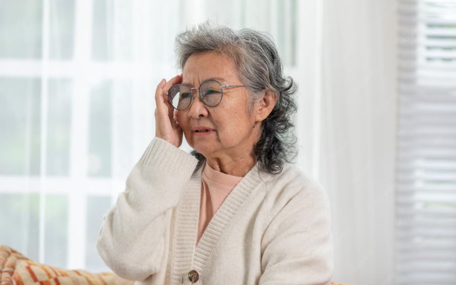 Muốn tuổi gi&agrave; an y&ecirc;n, h&atilde;y chuẩn bị sớm 3 "qu&acirc;n b&agrave;i" n&agrave;y: Người kh&ocirc;n ngoan đều bắt đầu từ rất sớm - Ảnh 2.