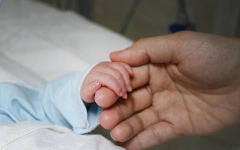 Người mẹ hạnh ph&uacute;c: Nếu c&oacute; ai hỏi điều bất ngờ nhất trong cuộc đời t&ocirc;i l&agrave; g&igrave;, c&oacute; lẽ đ&oacute; l&agrave; mang thai ở tuổi 47... - Ảnh 1.