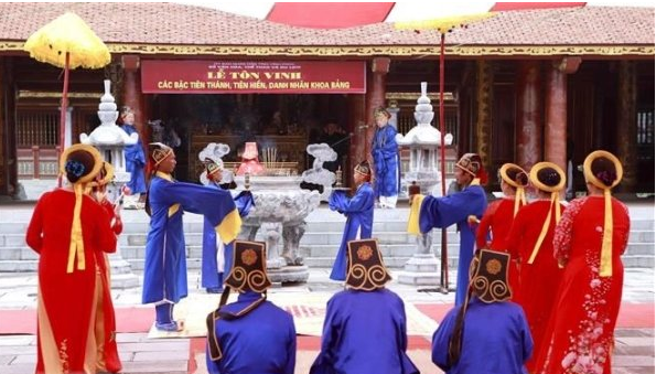 Th&aacute;ng 7 &acirc;m v&agrave; c&acirc;u chuyện Tổ ti&ecirc;n 5 đời  - Ảnh 4.