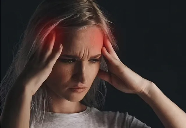 Người phụ nữ 59 tuổi đau đầu nhiều năm, đi kh&aacute;m ph&aacute;t hiện u n&atilde;o - Ảnh 1.