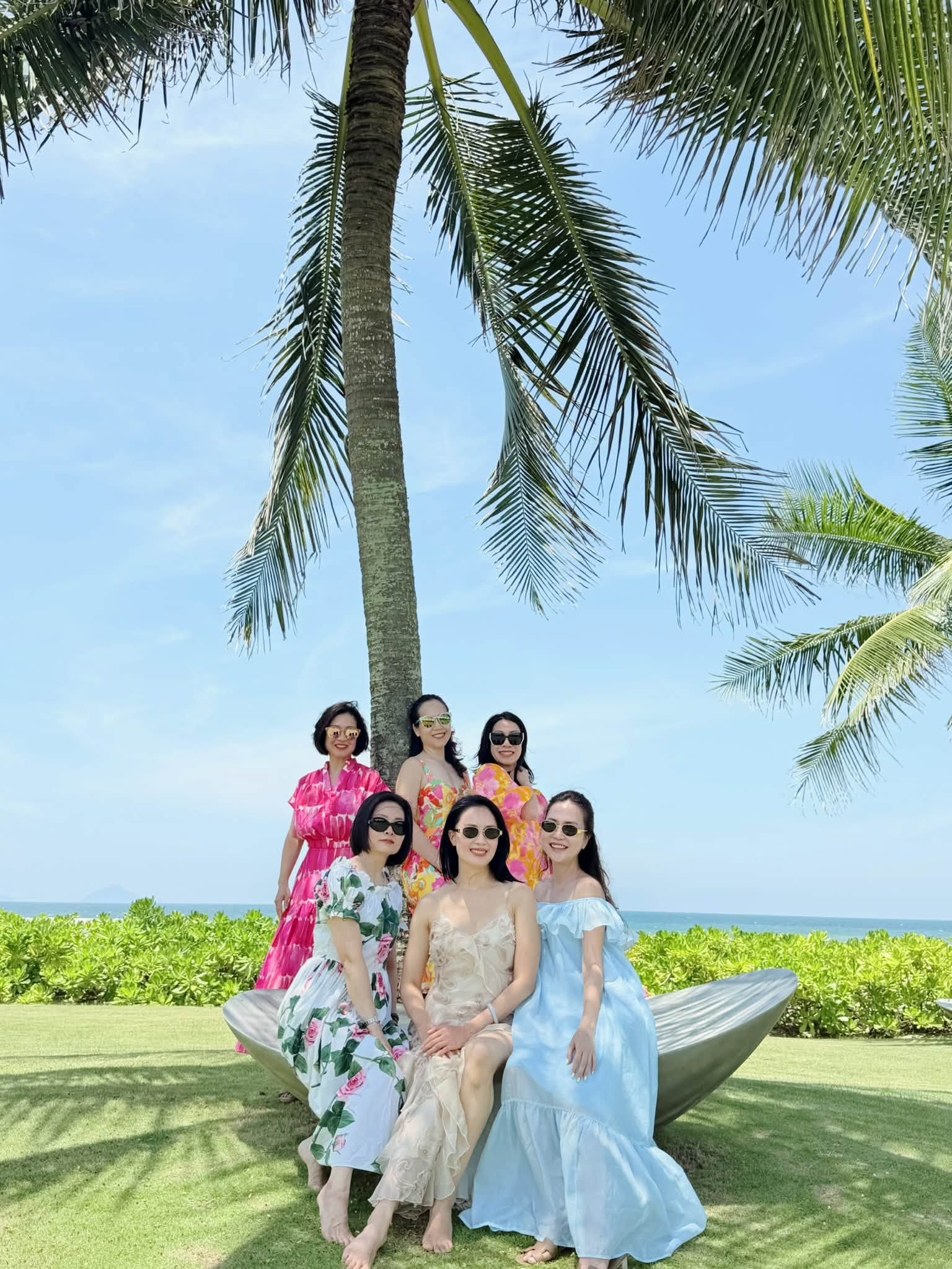 Hồng Diễm tỏa s&aacute;ng trong chuyến du lịch biển c&ugrave;ng bạn b&egrave; , Trương Quỳnh Anh ở tuổi U40 - Ảnh 4.