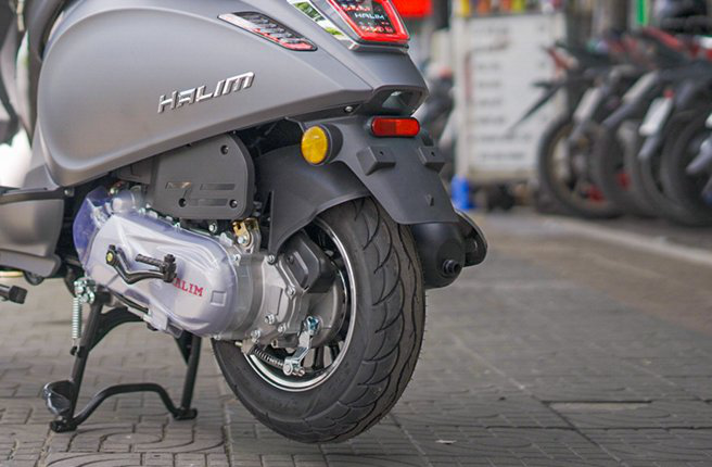 Phát hiện xe ga giá 21,5 triệu đồng ở Việt Nam đẹp như scooter châu Âu, tiết kiệm nhiên liệu, không cần bằng lái - Ảnh 5.