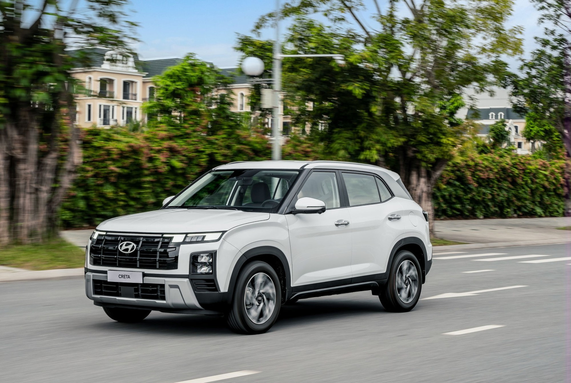 SUV cỡ nhỏ của Hyundai gi&aacute; chỉ 205 triệu đồng thiết kế sang trọng, n&acirc;ng cấp c&ocirc;ng nghệ, chỉ tốn 4,76 l&iacute;t/100km kh&aacute;ch Việt nh&igrave;n l&agrave; m&ecirc; - Ảnh 4.