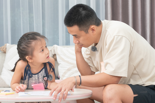 Tuấn Hưng cổ vũ, khuyến khích các con rời khỏi 'vùng an toàn' - Ảnh 4.