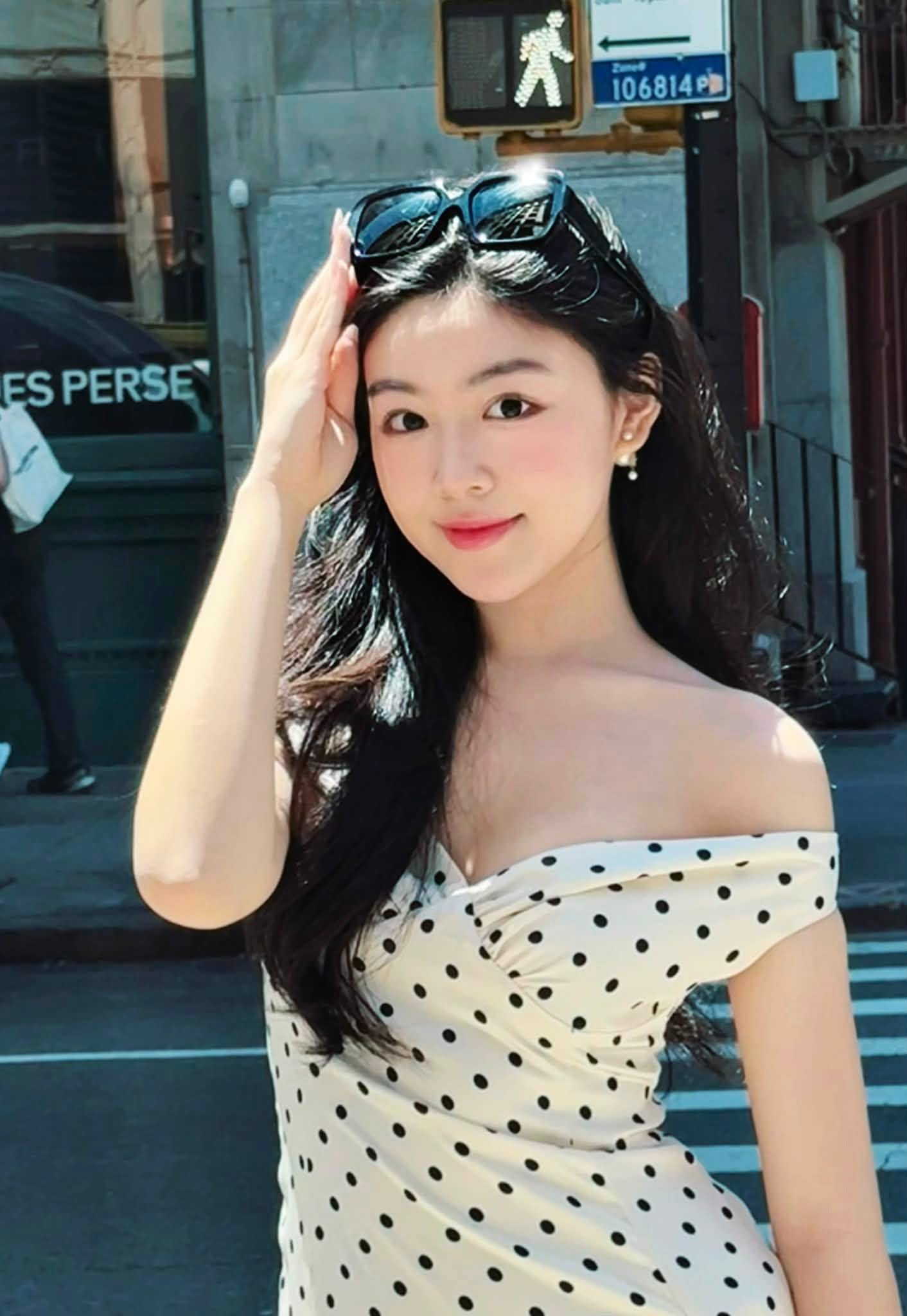 Con g&aacute;i Quyền Linh tỏa s&aacute;ng với phong c&aacute;ch thời trang tại New York - Ảnh 1.